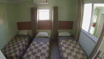 Quarto triplo | Frigobar, cortinas blackout, Wi-Fi de cortesia, roupa de cama