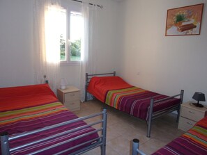 2 bedrooms, iron/ironing board, travel cot, free WiFi