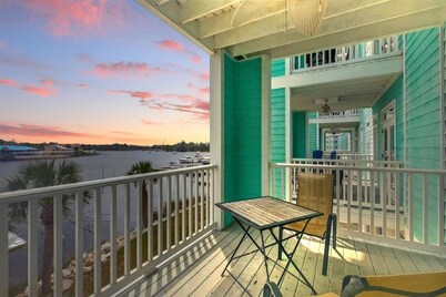 Rivers Edge Condo #1A, Bldg 2- PRIVATE DOCK with ASSIGNED BOAT SLIP
