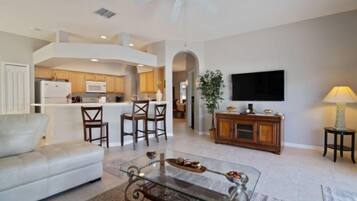 House | Living room | Flat-screen TV, DVD player