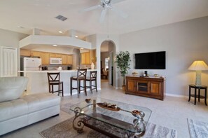 House | Living room | Flat-screen TV, DVD player