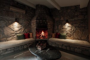 Manej Suite | Individually decorated, individually furnished, desk, free WiFi