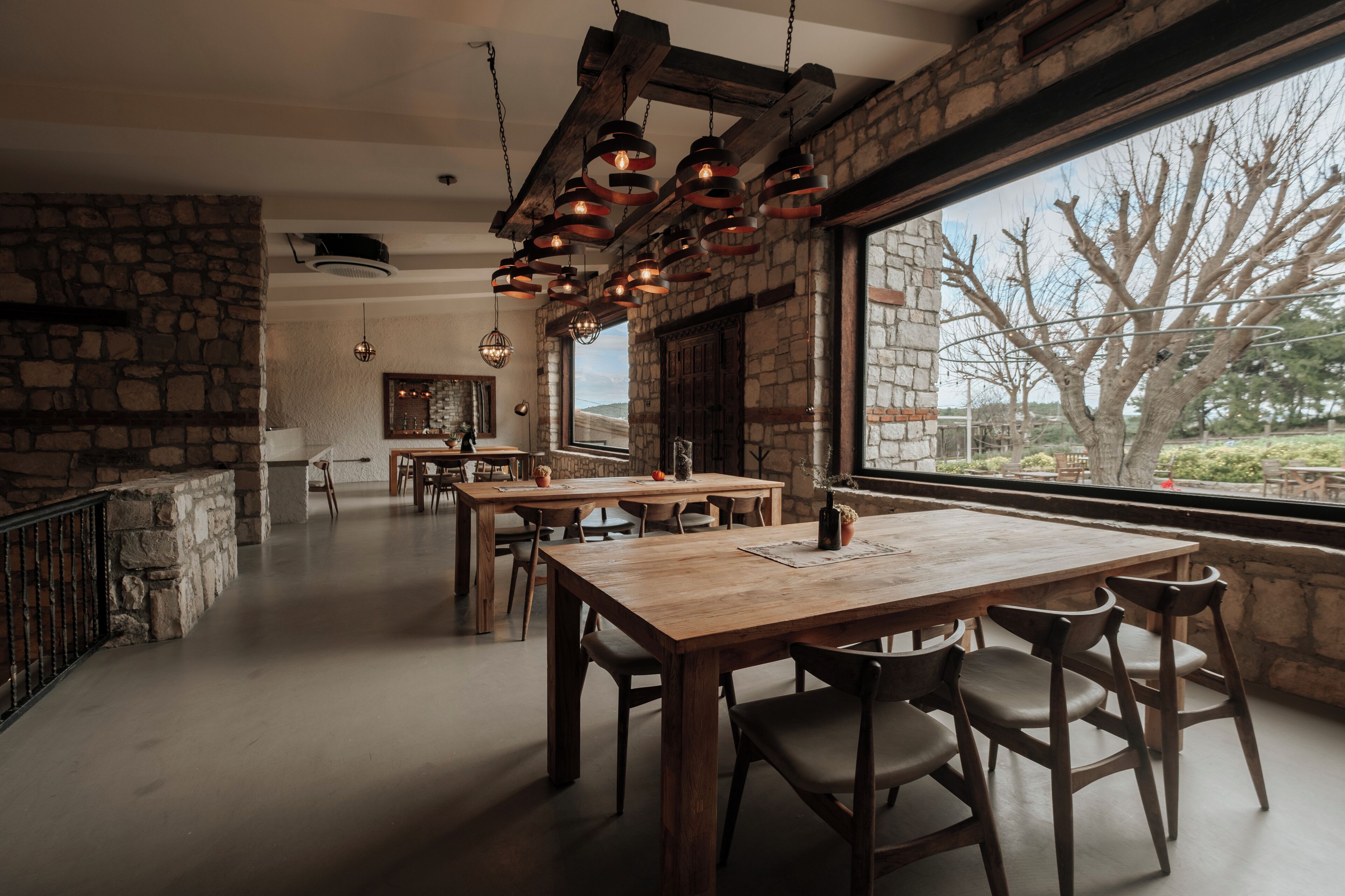 Breakfast, lunch, dinner served; garden views