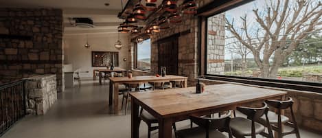 Breakfast, lunch, dinner served; garden views