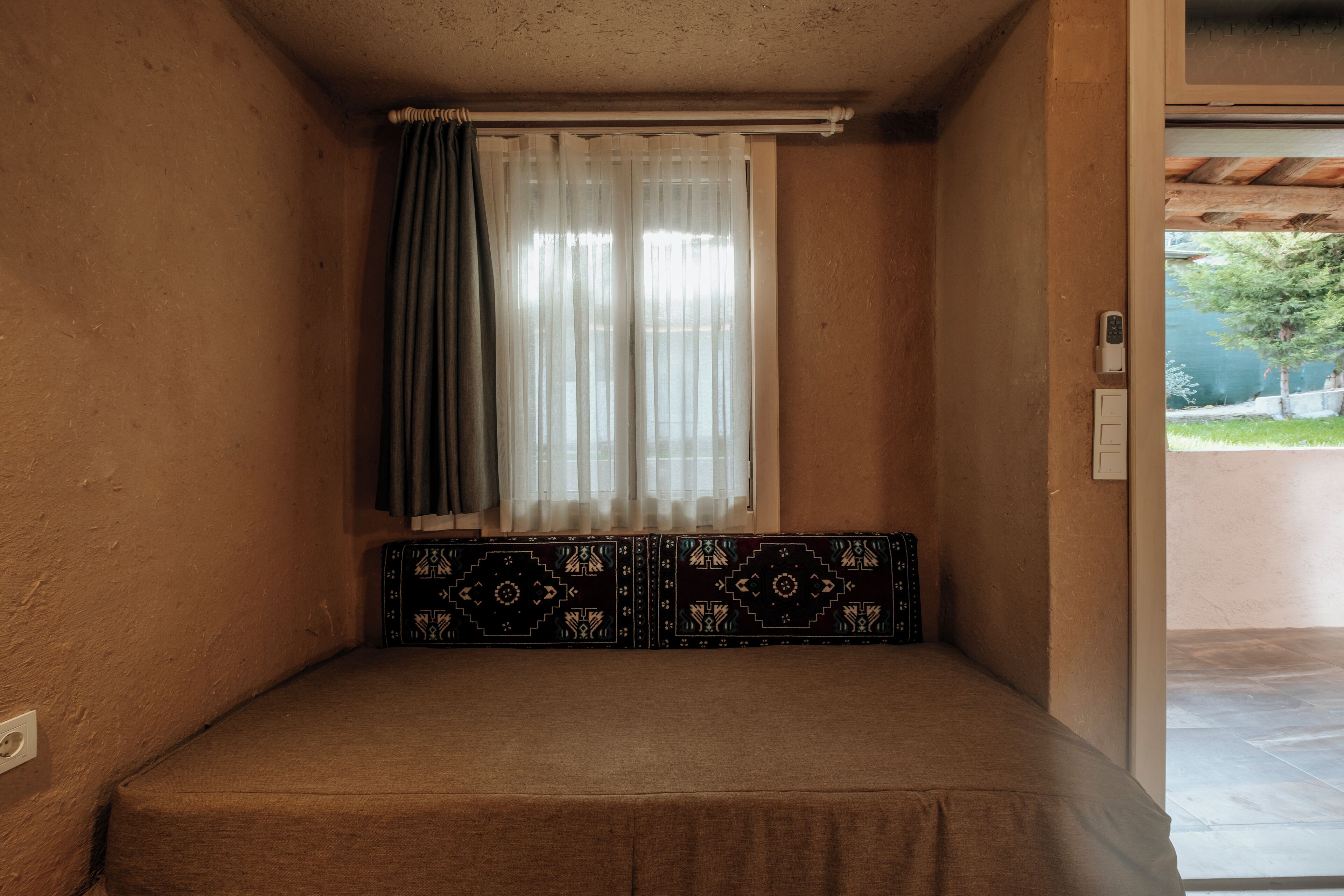 deluxe room | individually decorated, individually furnished, desk, free wifi