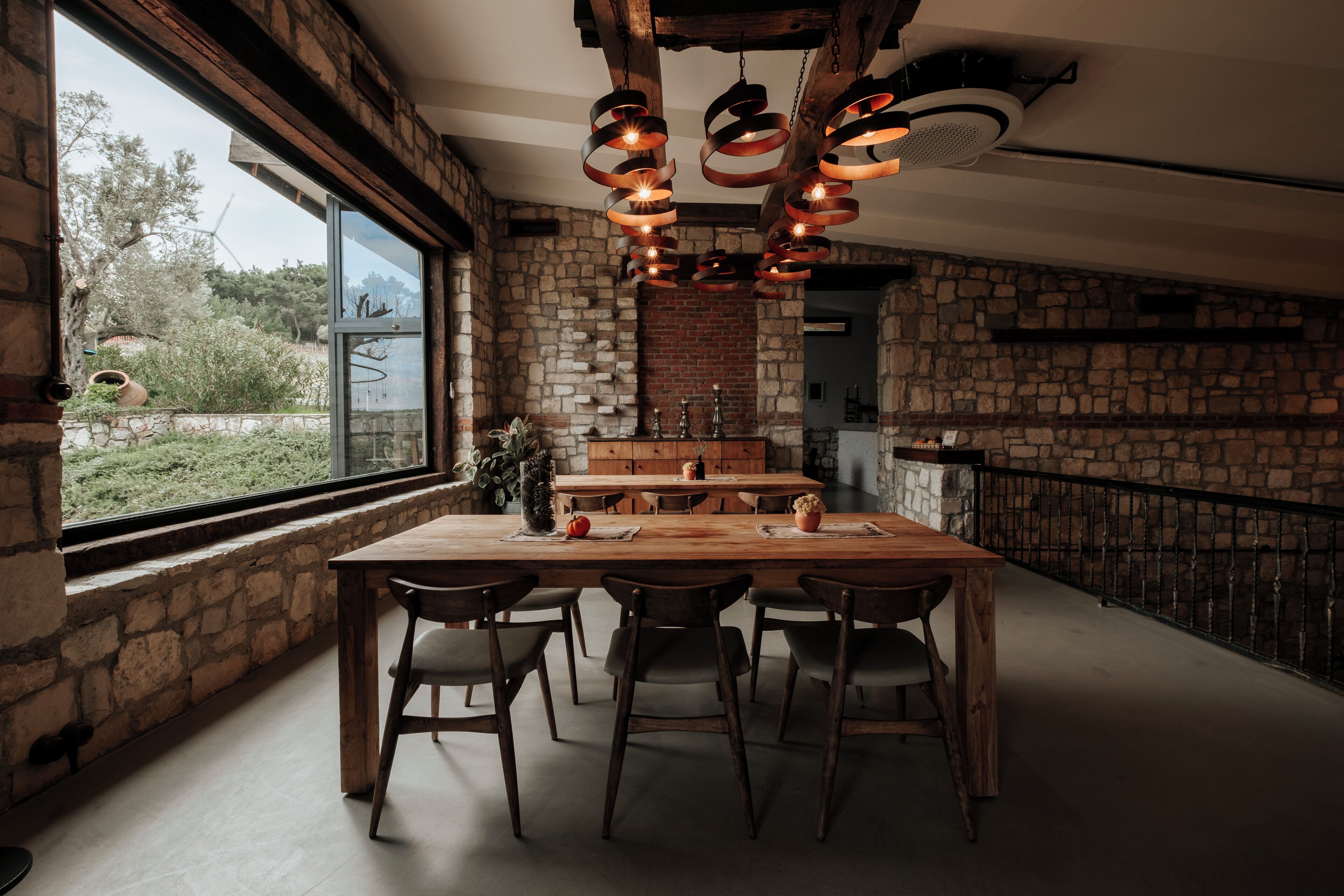 breakfast, lunch, dinner served; garden views