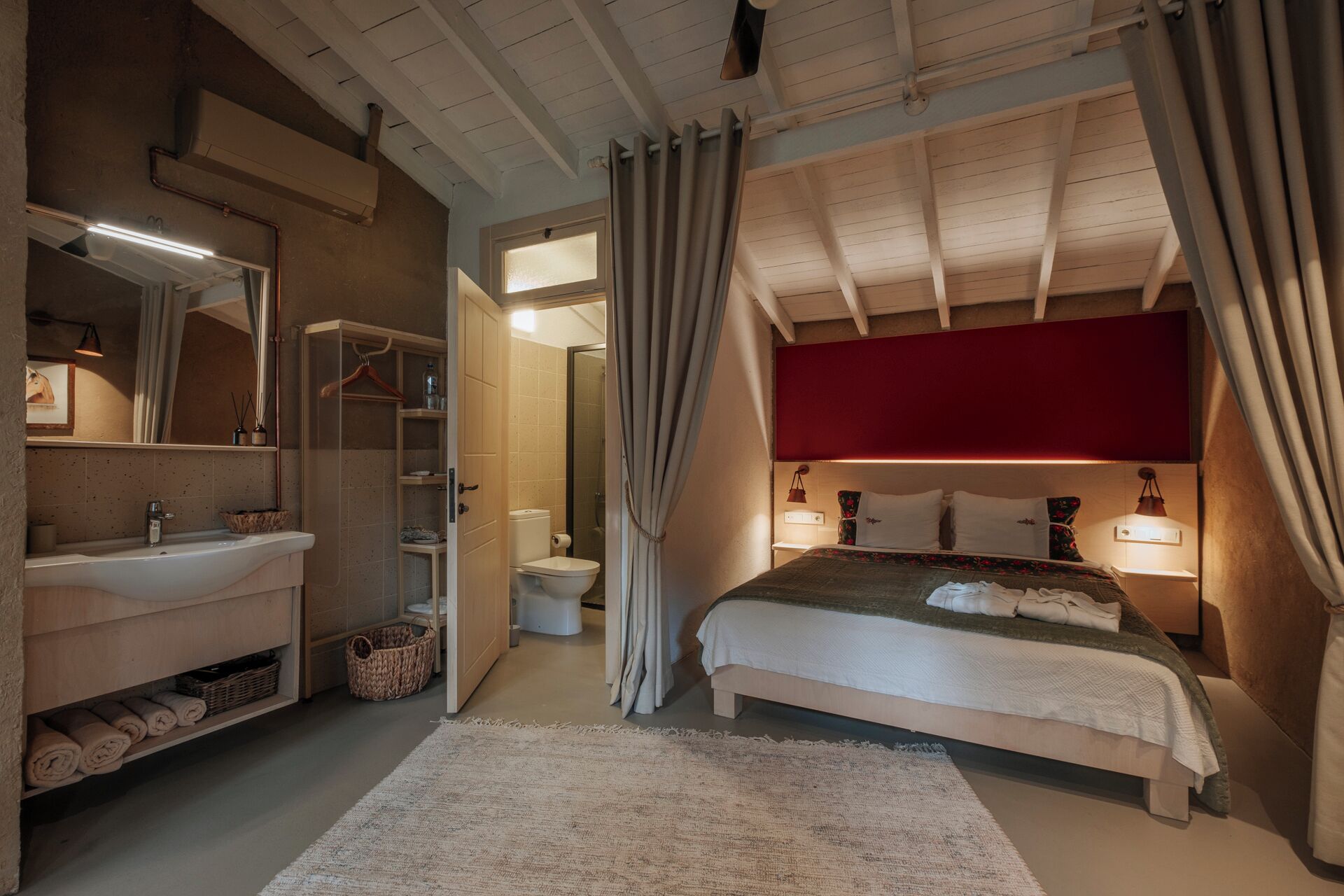 junior room | individually decorated, individually furnished, desk, free wifi