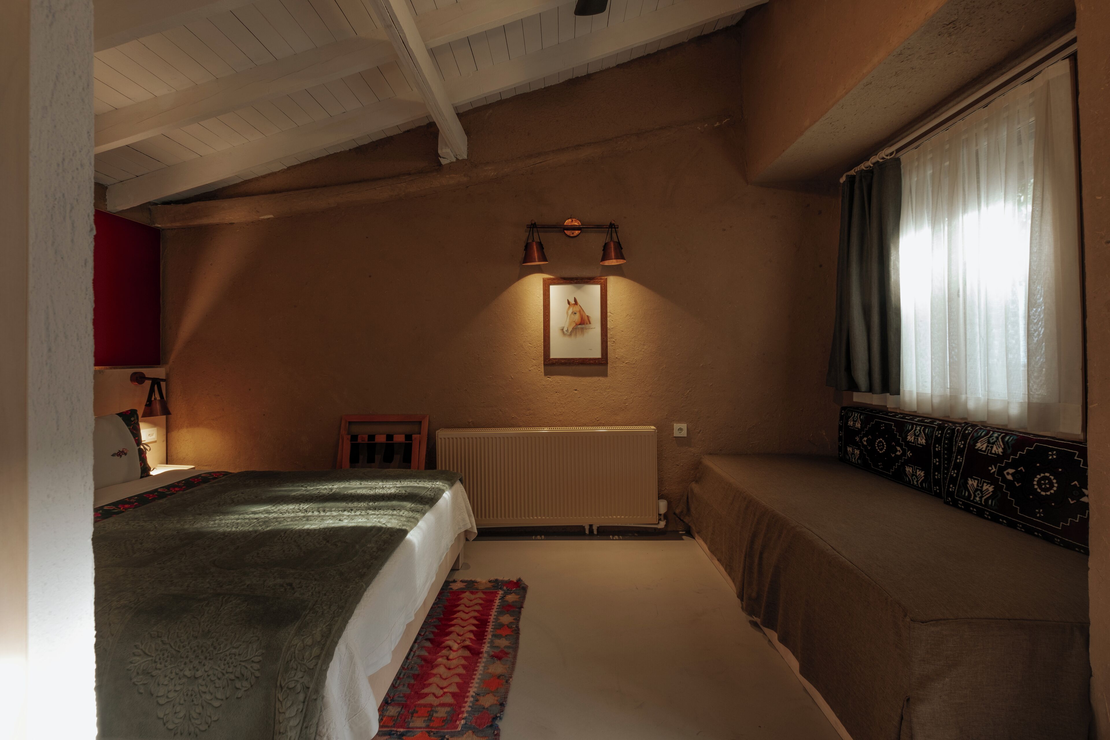 Classic Room, 1 Queen Bed | Individually decorated, individually furnished, desk, free WiFi