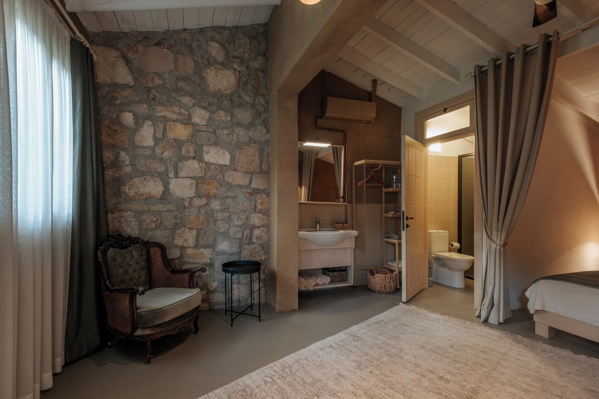 junior room | individually decorated, individually furnished, desk, free wifi