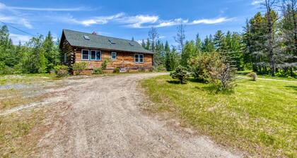 Beautiful log home w/ patio - perfect for outdoor enthusiasts, dogs OK