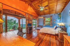 2 bedrooms, in-room safe, desk, free WiFi