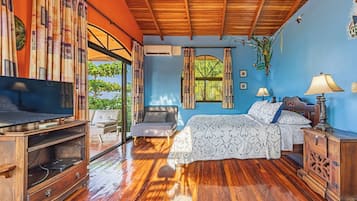 2 bedrooms, in-room safe, desk, free WiFi