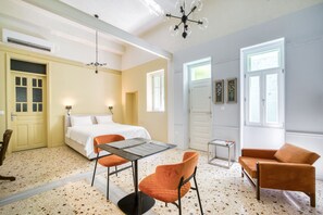 Signature Studio Suite | Egyptian cotton sheets, premium bedding, individually decorated - Keramos Athens (Athens)