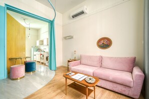 Luxe appartement | Woonkamer | Een ledtelevisie