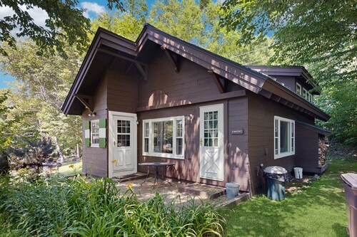 Koiraystävällinen ja viehättävä vuoristomökki, jossa on takka