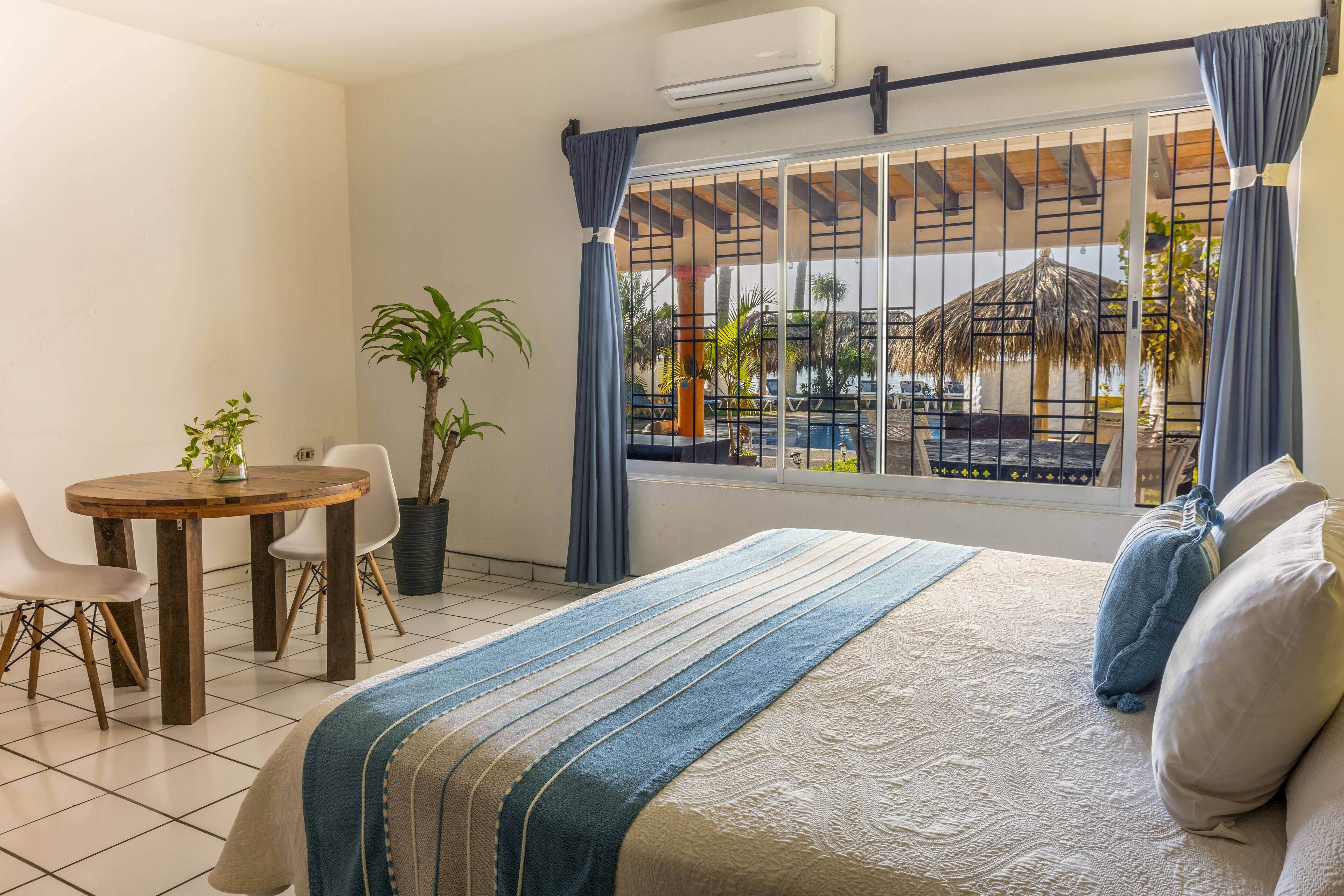 ocean front villa | free wifi, bed sheets