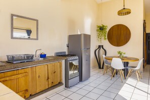 Ocean Front Condo | Eigene Küche | Kühlschrank, Mikrowelle, Wasserkocher mit Kaffee-/Teezubehör