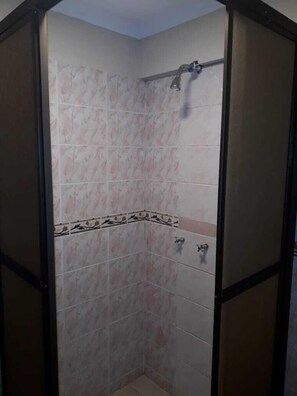 Ducha del cuarto de baño