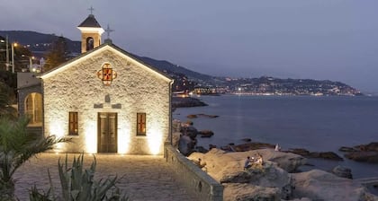 House of Roses - Sea view, parking, air conditioning, veranda