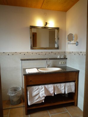 Bathroom - Apartment 1st floor left - Guesthouse Johanna (Bad Wiessee)