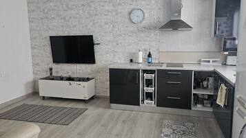 Microwave, coffee/tea maker, cookware/dishes/utensils