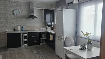 Microwave, coffee/tea maker, cookware/dishes/utensils