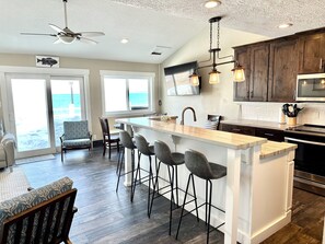 冰箱、微波炉、烤箱、炉灶