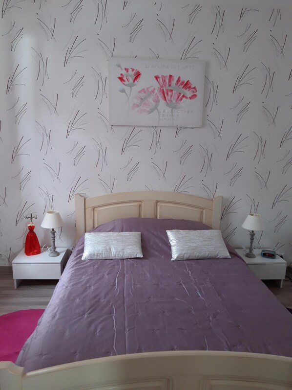 1 chambre, fer et planche à repasser, literie fournie