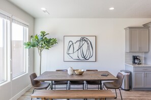 House, Multiple Beds (Retreat At The Ledges) | In-room dining