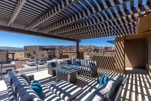 Townhome, Multiple Beds (Under Par on 18) | Terrace/patio