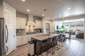 Townhome, Multiple Beds (Under Par on 18) | Private kitchen | Oven - Under Par on 18 (St. George)