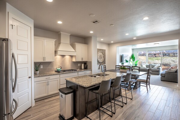 Townhome, Multiple Beds (Under Par on 18) | Private kitchen