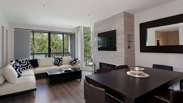 Téléviseur, foyer, bureau