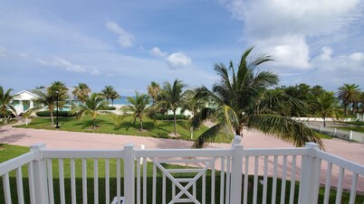 "Villa by the Sea" Ocean view 3 Bedroom / 3 Bath