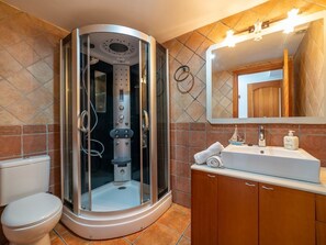 Dusche, Whirlpool, Haartrockner, Bidet