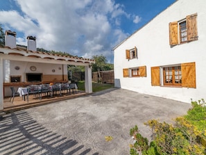 Outdoor dining - Can Magan - Big Groups, Private Pool, Garden & BBQ (SANT GENIS DE PALAFOLLS)