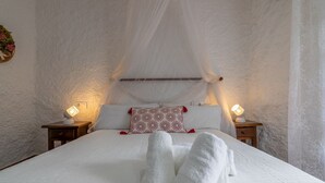 9 soverom, safe på rommet, strykejern/-brett og wi-fi (inkludert)