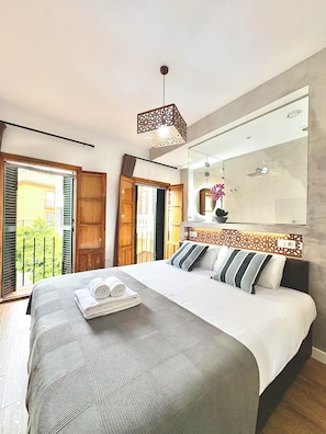 6 slaapkamers, een kluis op de kamer, een bureau