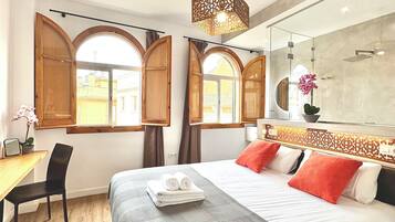 6 bedrooms, in-room safe, desk, iron/ironing board