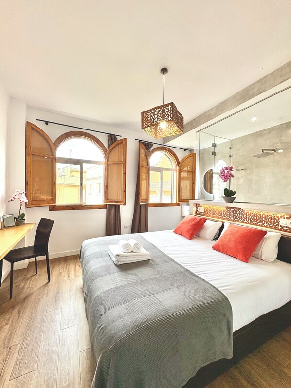 5 bedrooms, in-room safe, desk, iron/ironing board