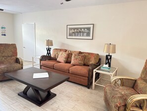 Villa – elite | Spiseområde på rommet