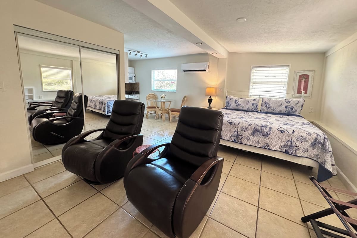 Junior Villa | 1 bedroom, iron/ironing board, free WiFi, bed sheets