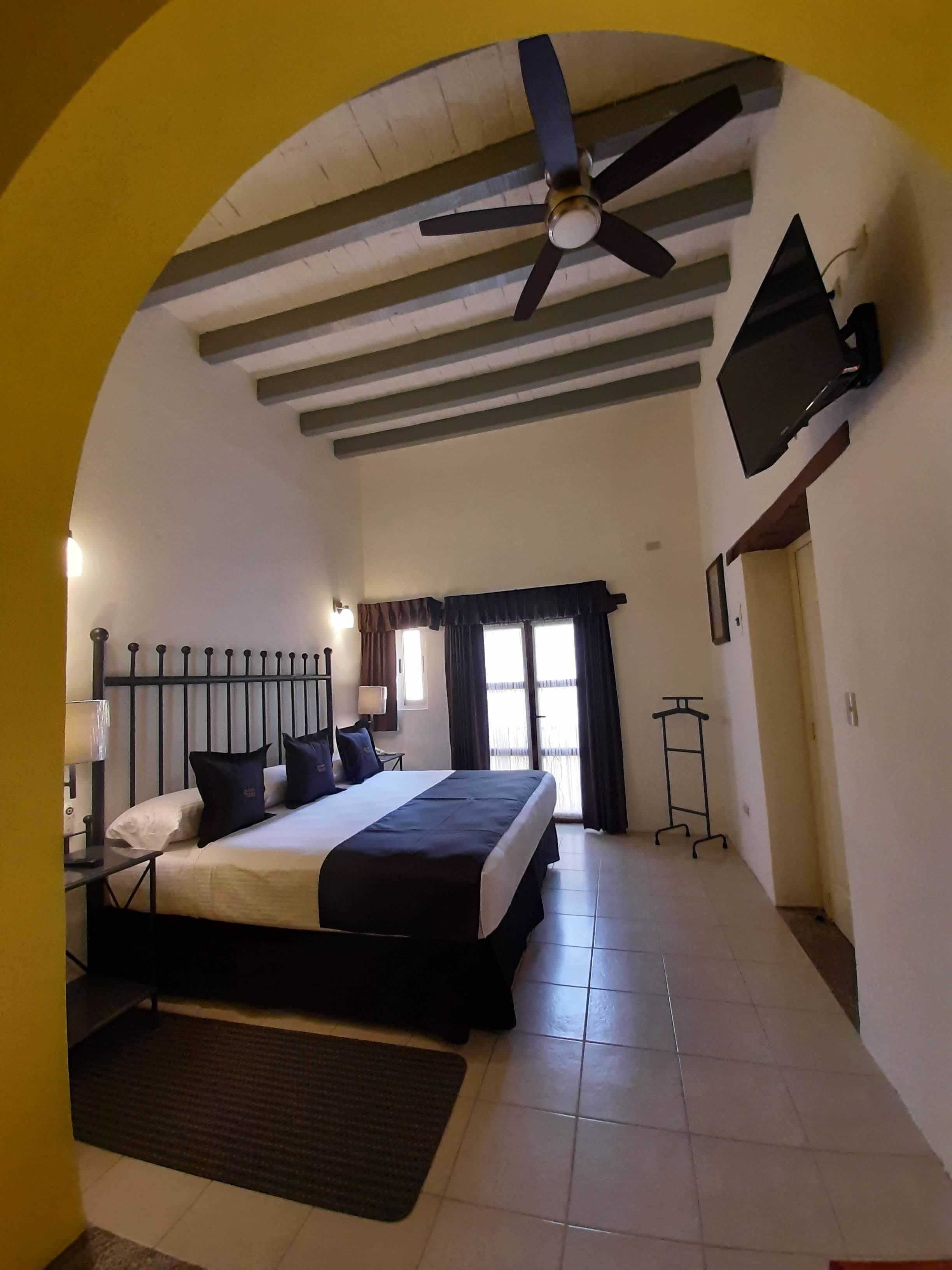 高级房 | 加厚床垫、客房内保险箱、办公桌、笔记本电脑工作区