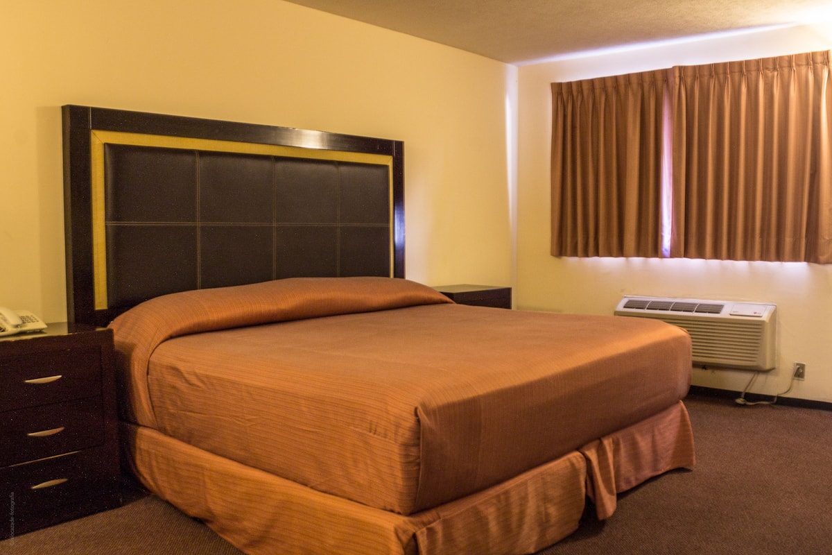 Comfort Room, 1 King Bed | Desk, laptop workspace, iron/ironing board, free WiFi
