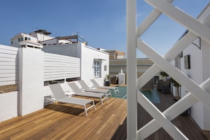 Sun deck