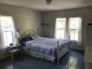 3 habitaciones, tabla de planchar con plancha, wifi y ropa de cama