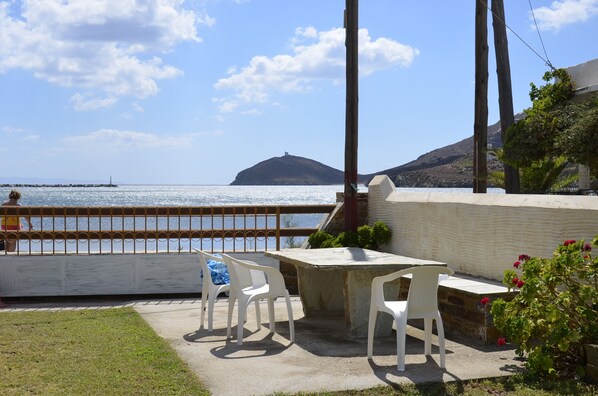 تناول الطعام بالخارج