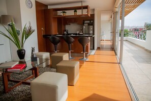Apartment, 1 Bedroom | Living area | Flat-screen TV - Descansa en la Terraza de este Dpto con Piscina (Lima)