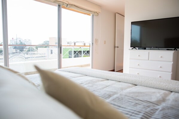 Apartment, 1 Bedroom | Individually decorated, individually furnished, iron/ironing board - Descansa en la Terraza de este Dpto con Piscina (Lima)