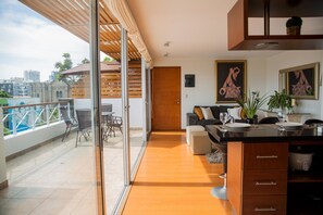 Apartment, 1 Bedroom | Living area | Flat-screen TV - Descansa en la Terraza de este Dpto con Piscina (Lima)